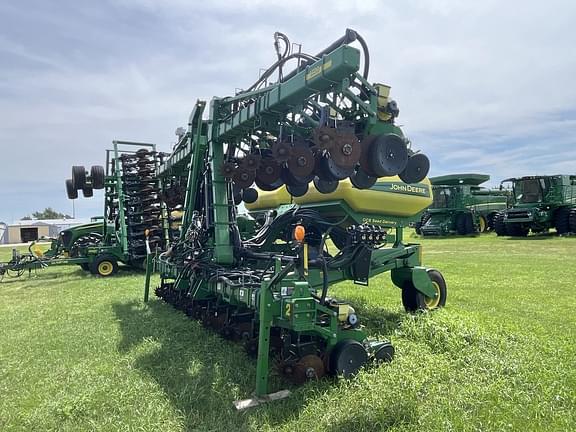 Image of John Deere 1720 equipment image 2
