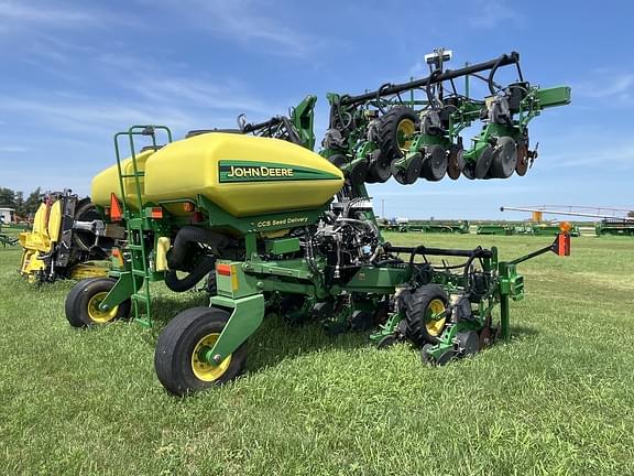 Image of John Deere 1720 equipment image 3