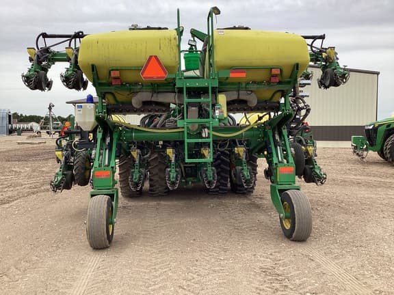 Image of John Deere 1720 equipment image 1