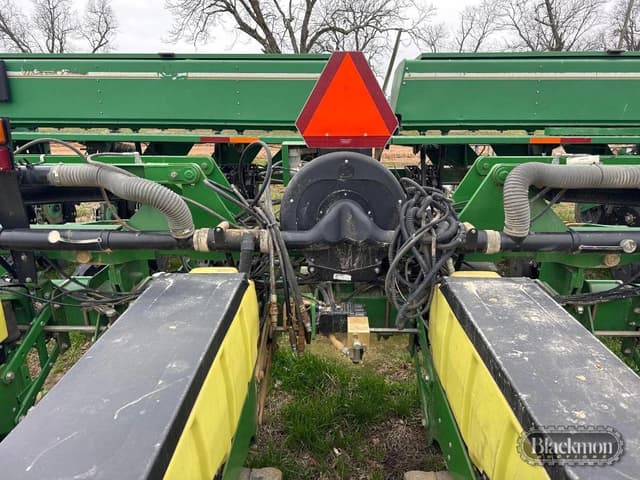 Image of John Deere 1720 equipment image 3