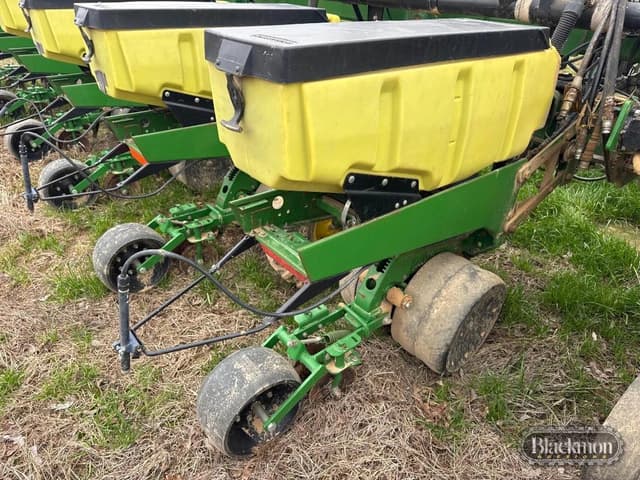 Image of John Deere 1720 equipment image 4