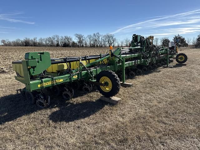 Image of John Deere 1720 equipment image 1