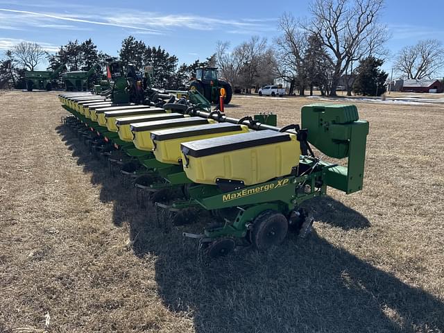 Image of John Deere 1720 equipment image 4