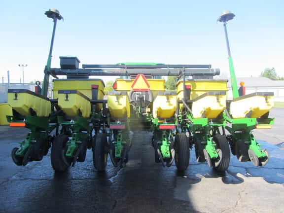2013 John Deere 1750 Equipment Image0