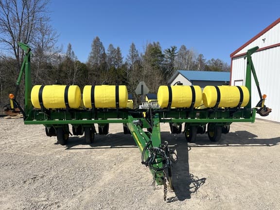 Image of John Deere 1750 equipment image 1