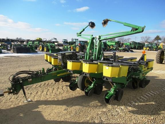 Image of John Deere 1760 equipment image 3