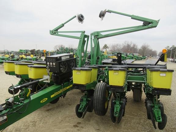 Image of John Deere 1760 equipment image 4