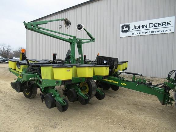 Image of John Deere 1760 equipment image 1