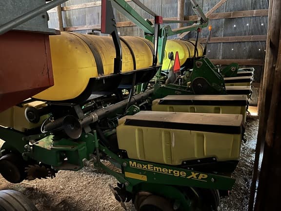 Image of John Deere 1760 equipment image 2