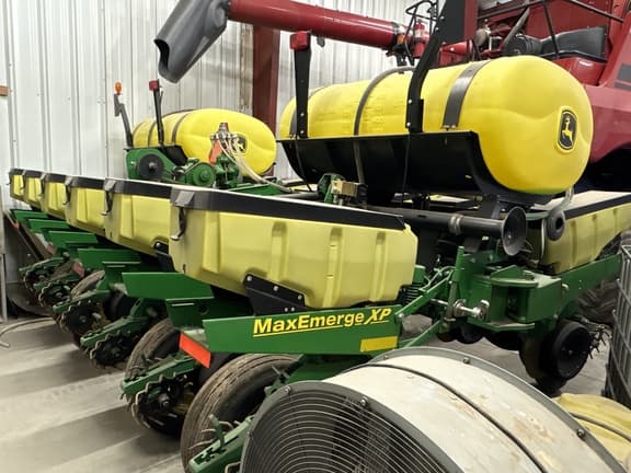 Image of John Deere 1760 equipment image 2