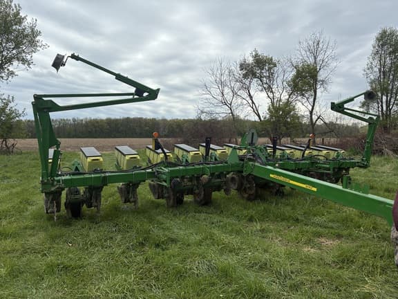 Image of John Deere 1760 equipment image 1