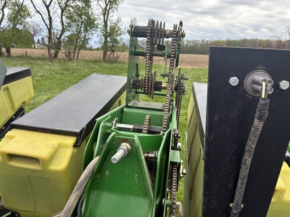 Image of John Deere 1760 equipment image 3