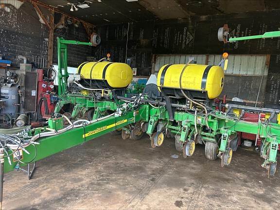 Image of John Deere 1760 equipment image 2