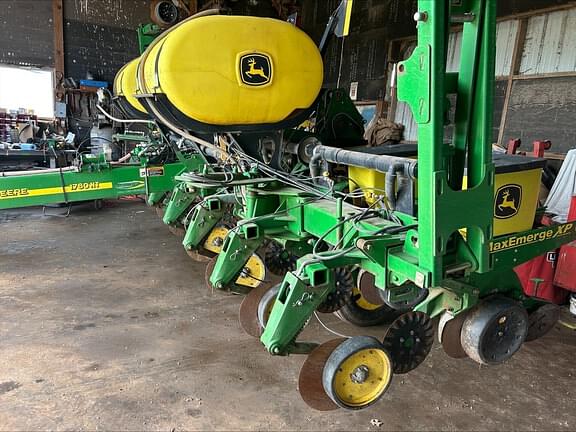 Image of John Deere 1760 equipment image 3