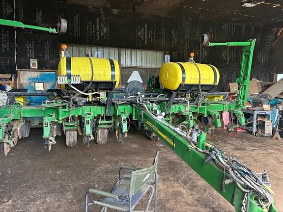 Image of John Deere 1760 Primary image