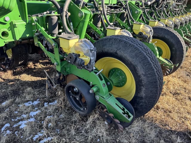 Image of John Deere 1770 equipment image 2