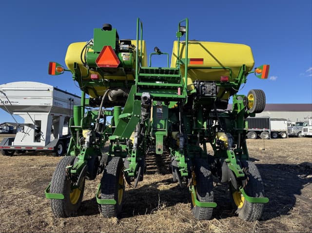 Image of John Deere 1770 equipment image 3