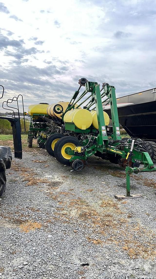 Image of John Deere 1770 equipment image 2