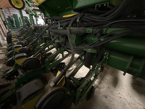 Image of John Deere 1770 equipment image 3