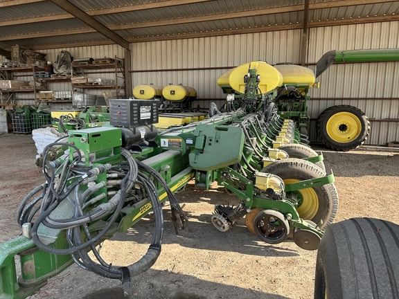 2013 John Deere 1770 Equipment Image0