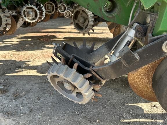 Image of John Deere 1770 equipment image 4