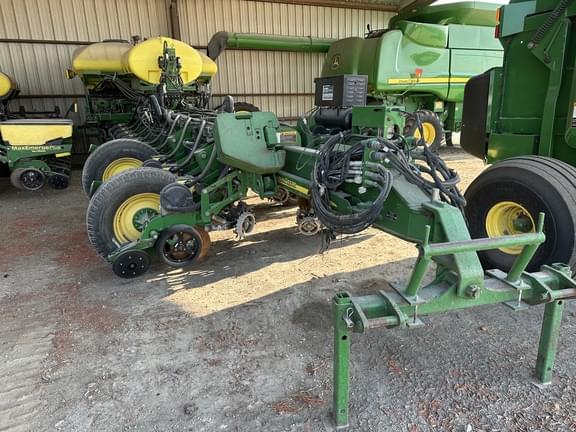 Image of John Deere 1770 equipment image 2