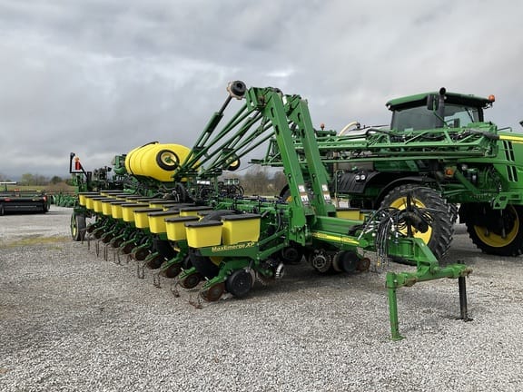 Main image John Deere 1770