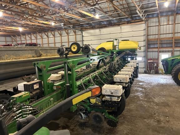 Image of John Deere 1770 equipment image 4