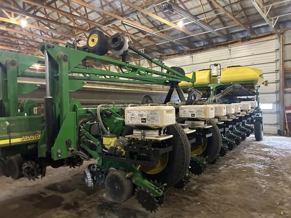 Image of John Deere 1770 equipment image 2