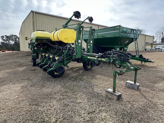 Image of John Deere 1770 equipment image 4