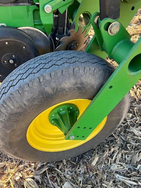 Thumbnail image John Deere 1770 22