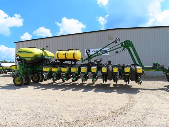 2013 John Deere 1770 Equipment Image0