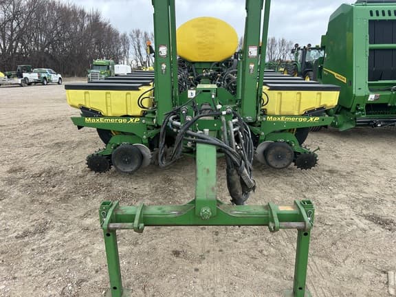 Image of John Deere 1770 equipment image 1