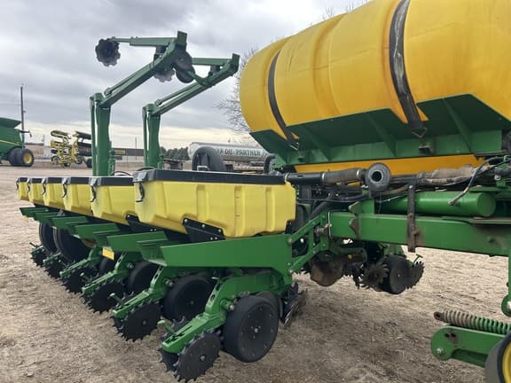 Image of John Deere 1770 equipment image 2