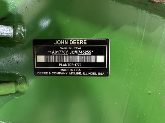 Image of John Deere 1770 equipment image 1