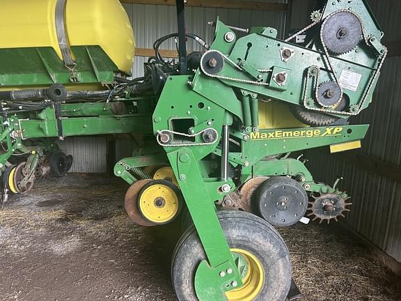 Image of John Deere 1770 equipment image 4