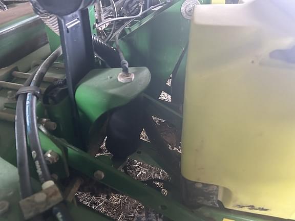 Image of John Deere 1770 equipment image 2