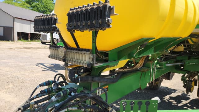 Image of John Deere 1770 equipment image 4