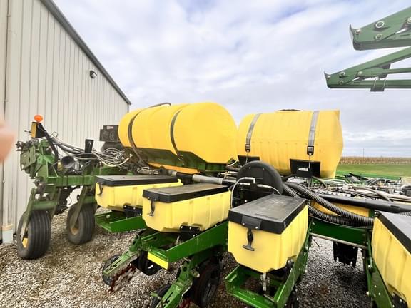 Image of John Deere 1770 equipment image 4