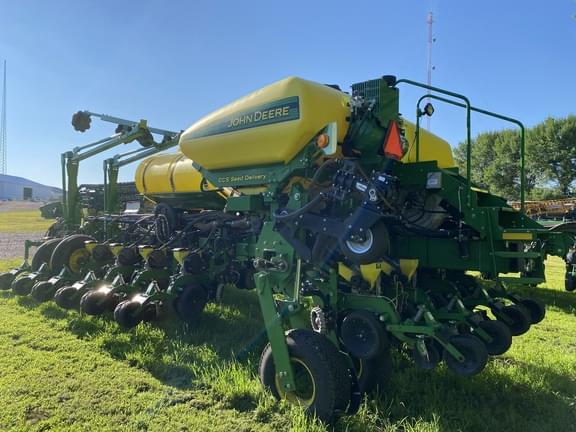 Image of John Deere 1770 equipment image 4