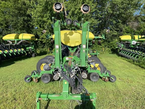 Image of John Deere 1770 equipment image 1