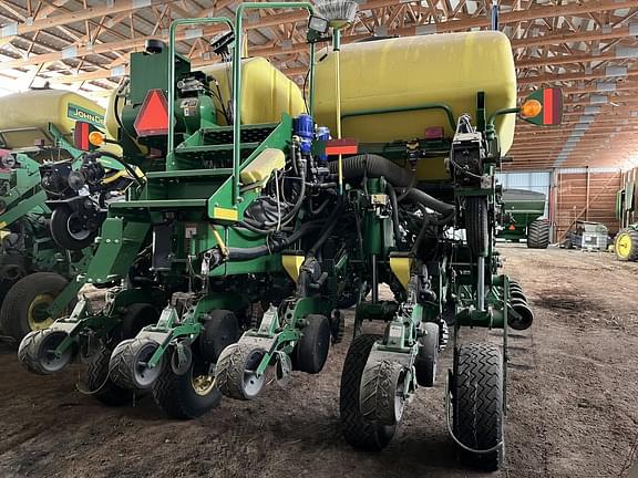 Image of John Deere 1770 equipment image 4