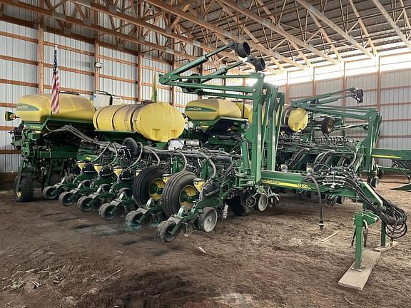 Image of John Deere 1770 equipment image 3