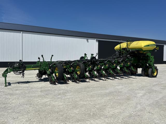 Image of John Deere 1770 equipment image 4