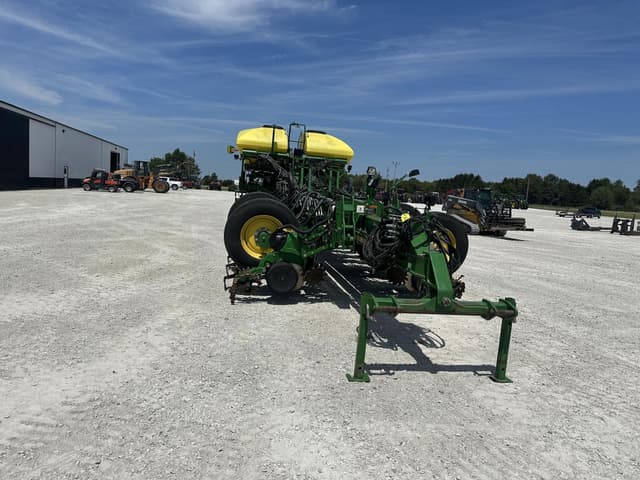 Image of John Deere 1770 equipment image 1