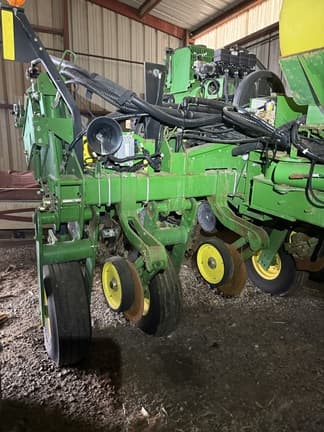 Image of John Deere 1770NT equipment image 2