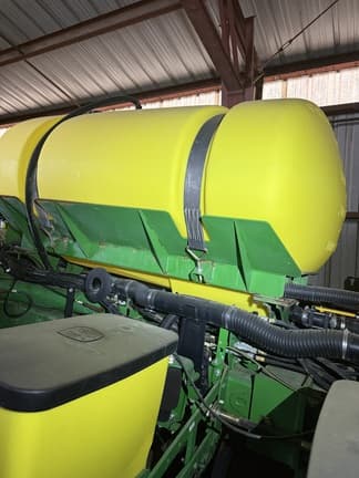Image of John Deere 1770NT equipment image 4