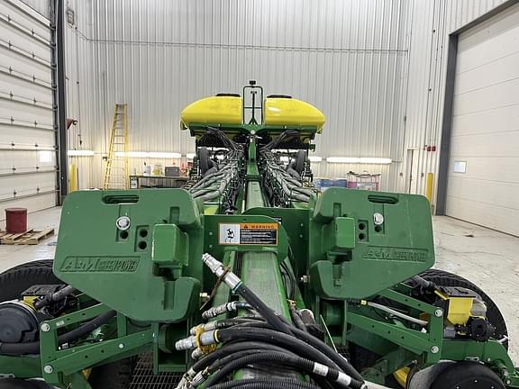 Image of John Deere 1770 equipment image 2