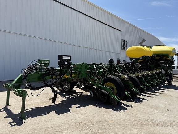Image of John Deere 1770 equipment image 1