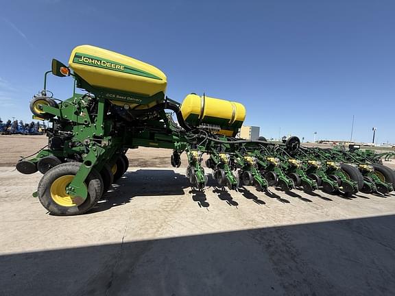 Image of John Deere 1770 equipment image 3